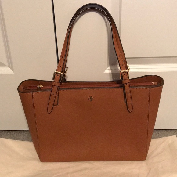 Tory Burch Handbags - Tory Burch Saffiano Leather Small Buckle Tote